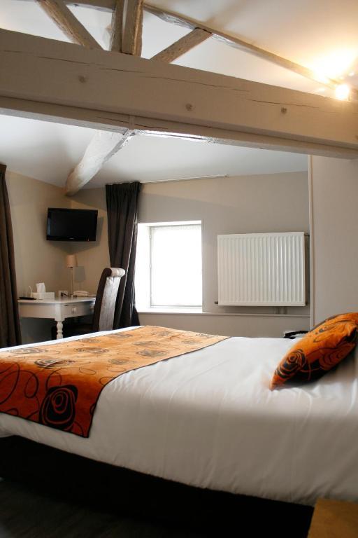 Logis Hostellerie De L'Abbaye Celles-sur-Belle Room photo