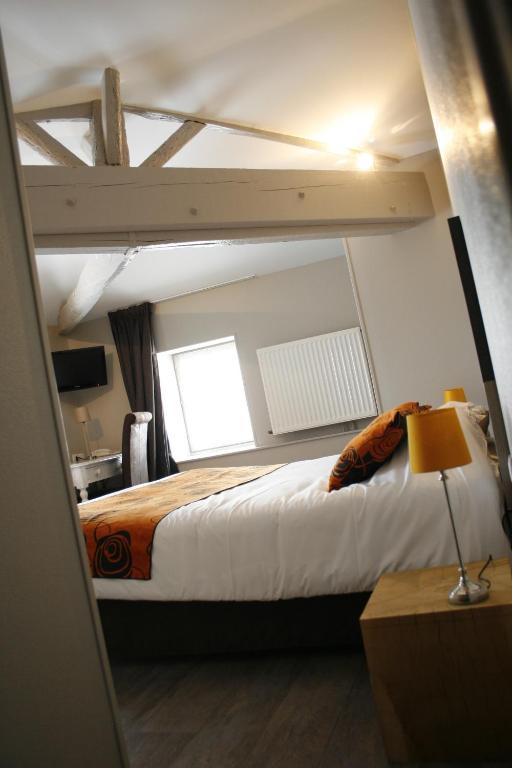 Logis Hostellerie De L'Abbaye Celles-sur-Belle Room photo